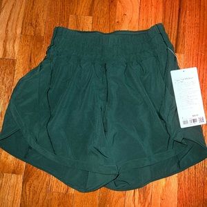 Lululemon track that shorts 5” NWT MR Everglade green